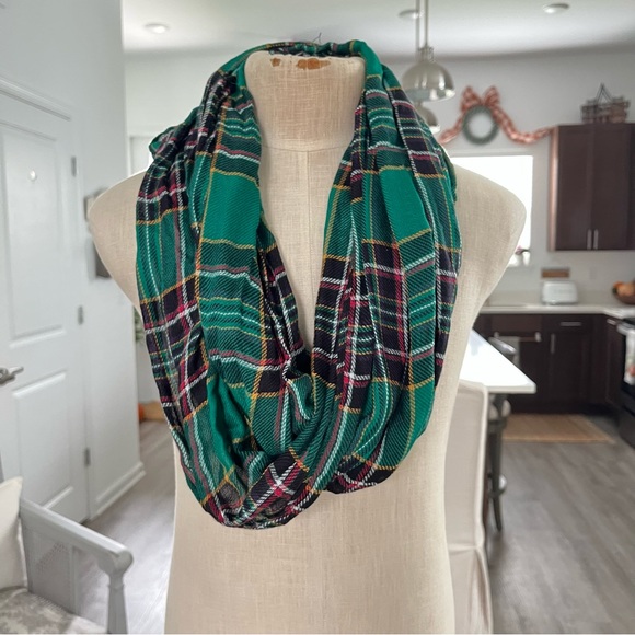 C Est 1946 Green Plaid Scarf - Picture 1 of 8